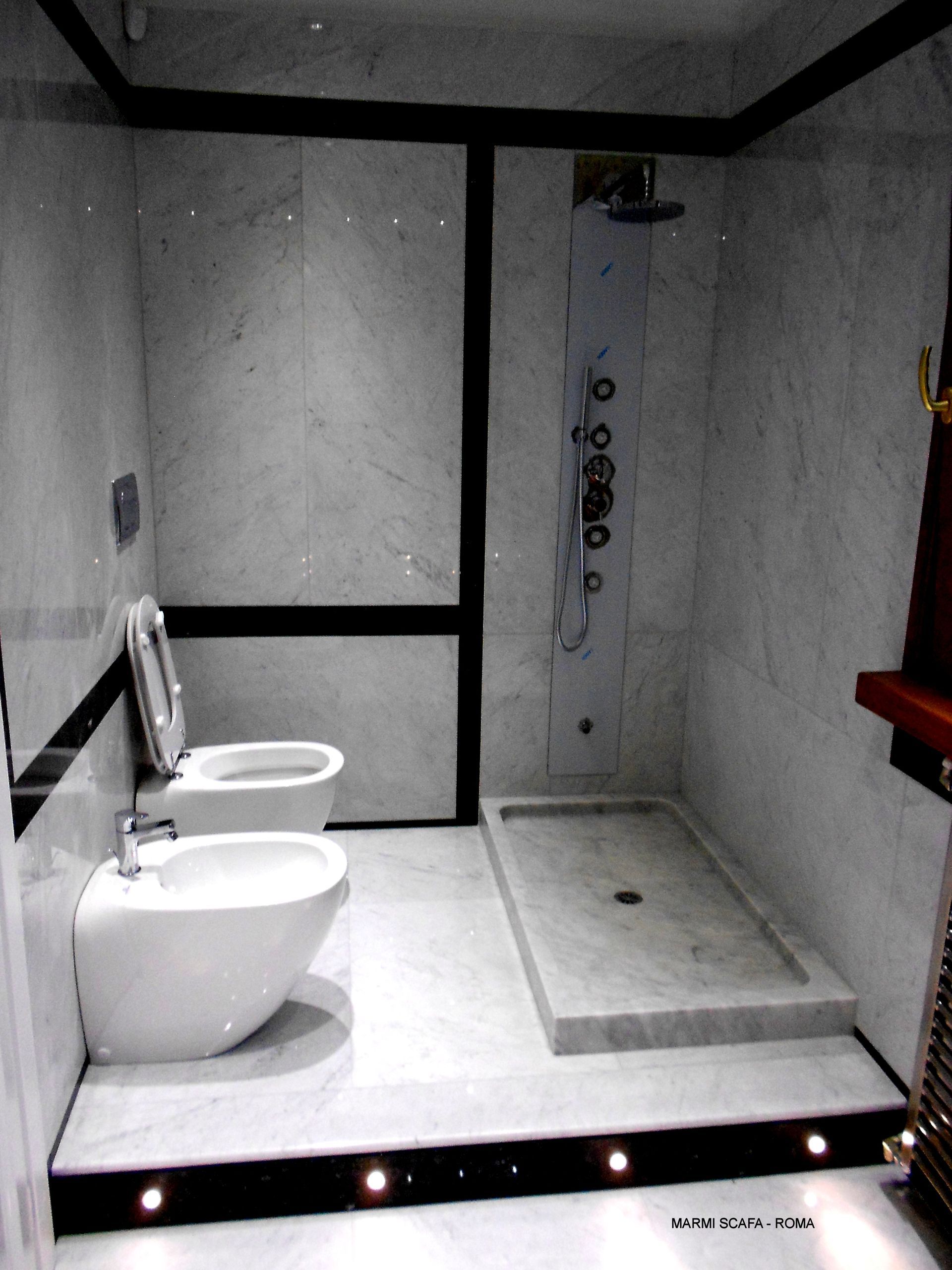 bagno in marmo con Marmi Scafa a Roma