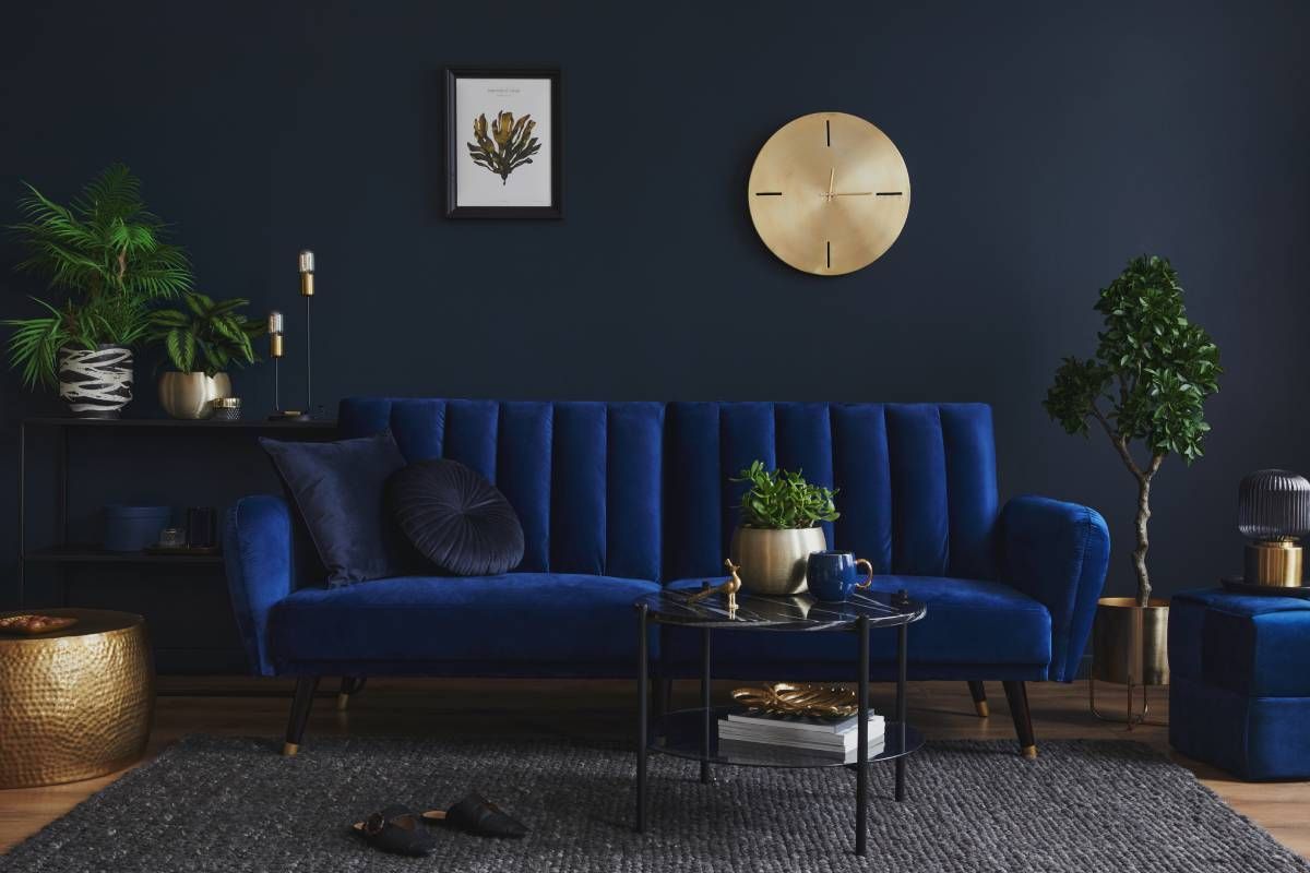 A living room with various metal design accents at Schön Interiors near Braunfels, Texas