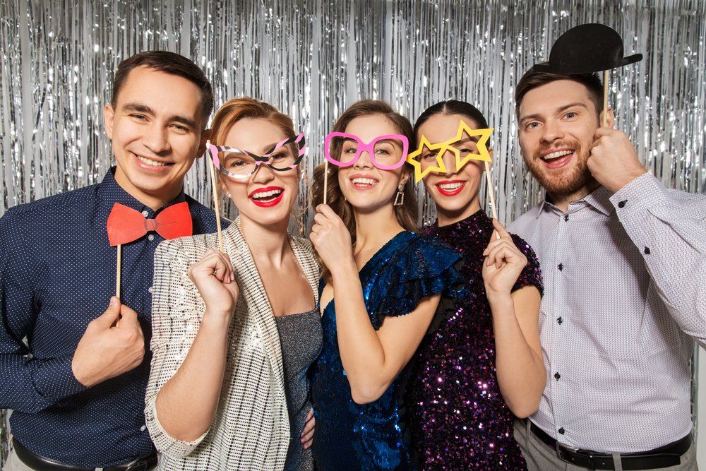Image of friends infront of a mirror photobooth