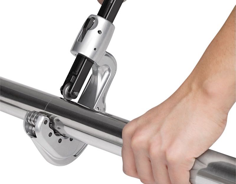 plumber cutting tube using Stainless steel tube cutter