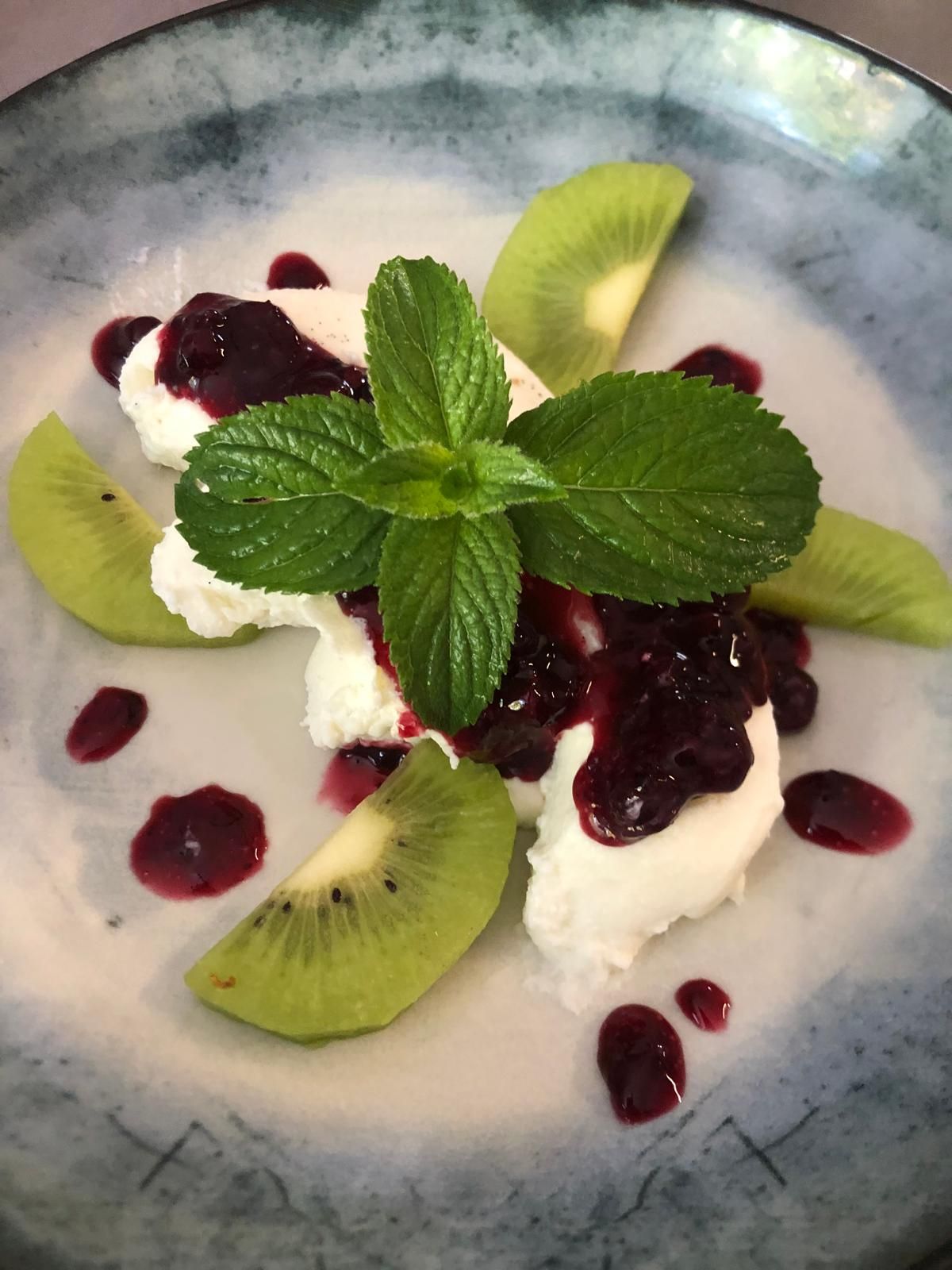 Panna Cotta im Beachrestaurant Amore & Friends am Lido Aurora in Peschici