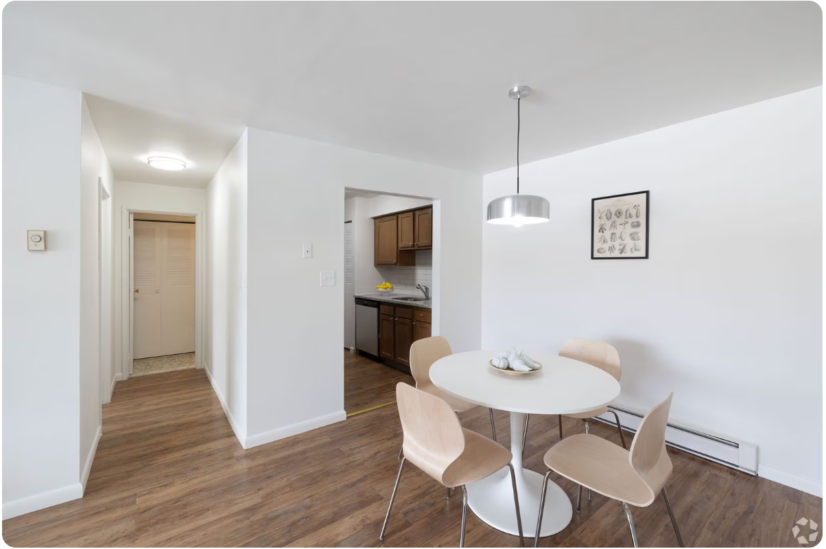Kitchen/Living Area