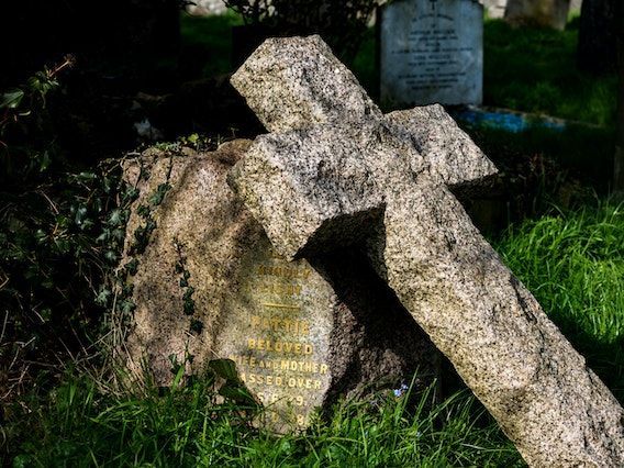 The Advantages of Immediate Burials: A Guide 