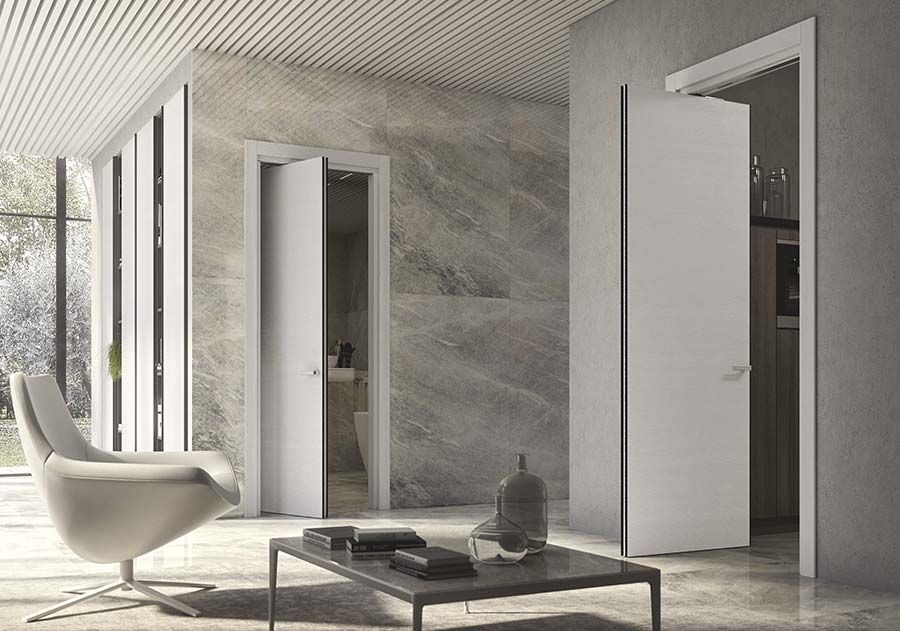 Interno moderno con porte bianche con sistema di chiusura rotante