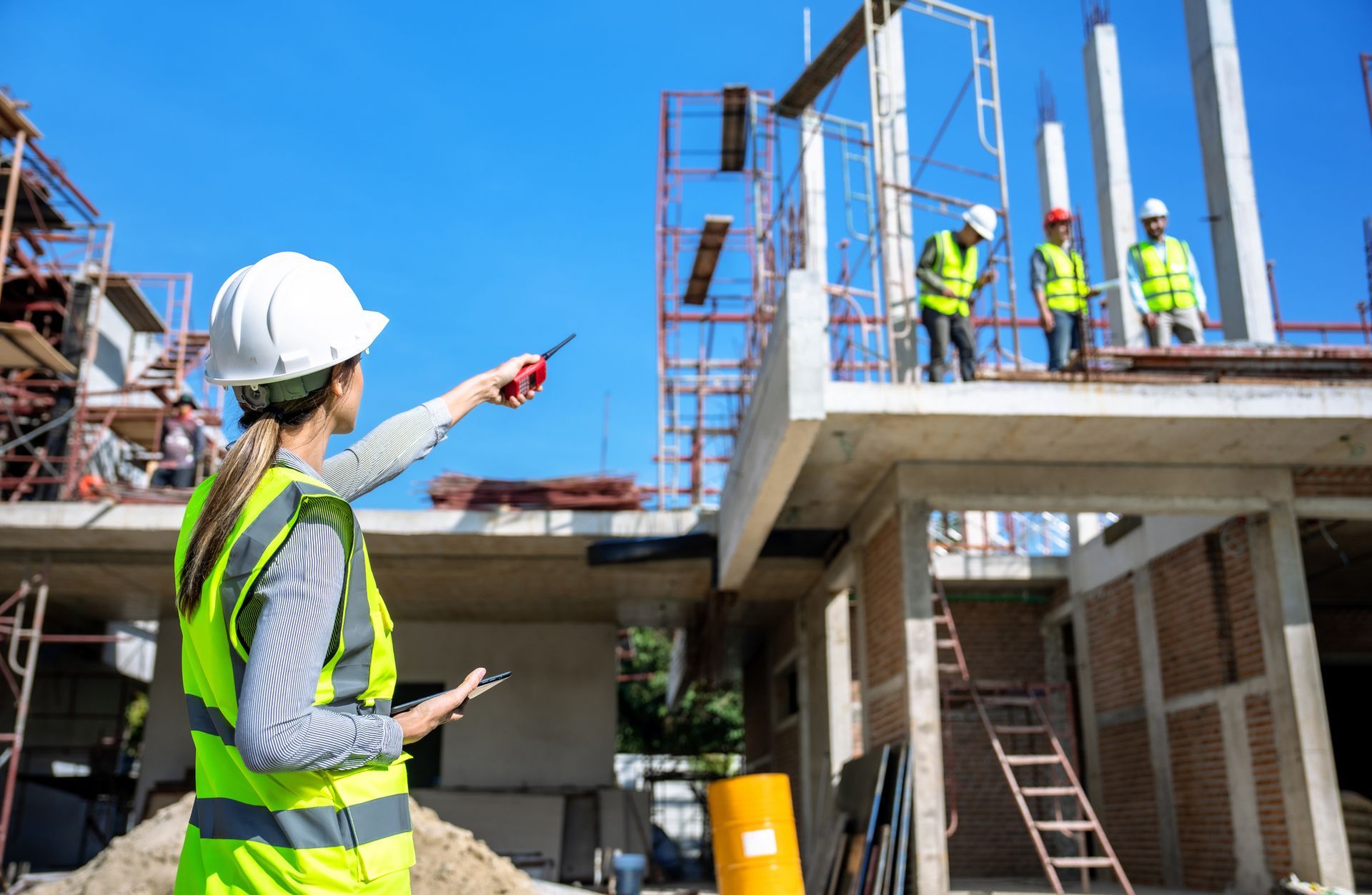 Engineer Talks To The Contractor To Supervise And Plan The Work - Hollywood, FL - Florida Construction and Installation
