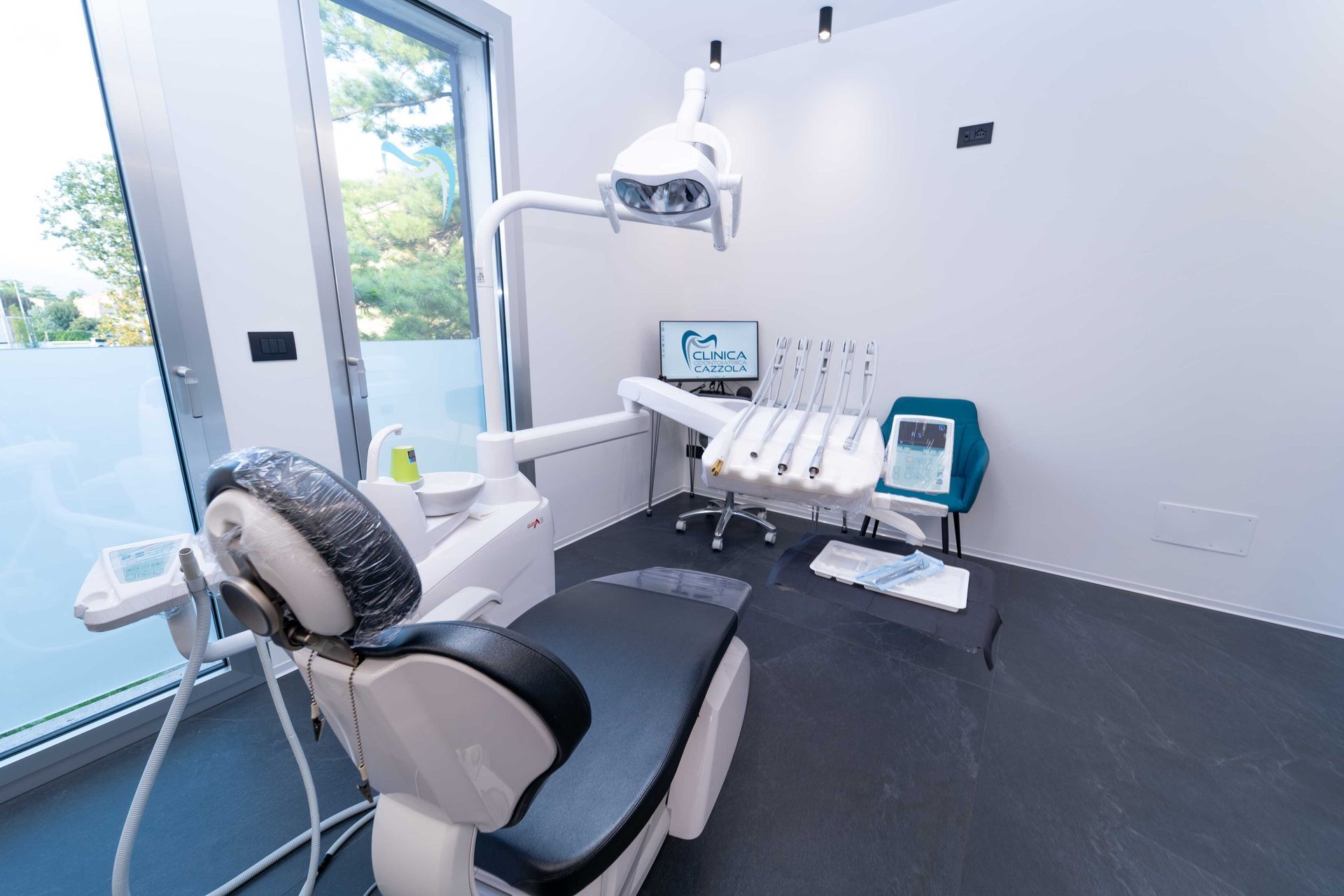 Studio della clinica odontoiatrica Cazzola 01