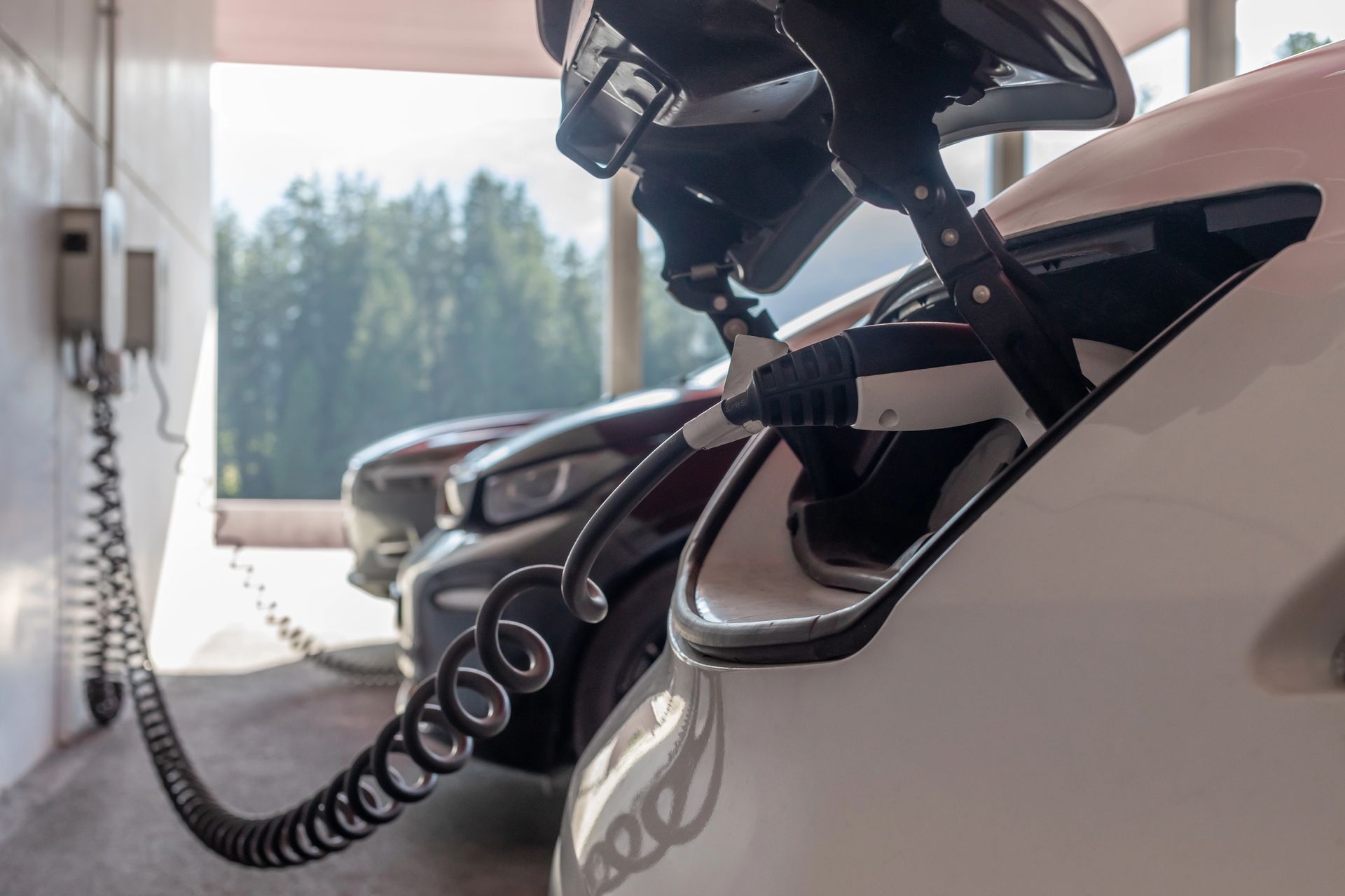 Sähköautojen latausasemien asennukset