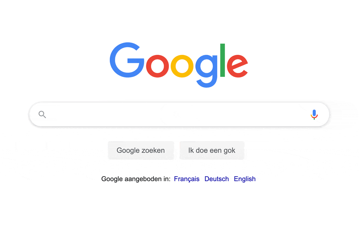 De Google-homepage met zoekbalk. Het Google-logo in blauw, rood, geel en groen. De zoekbalk bevat een microfoonpictogram.