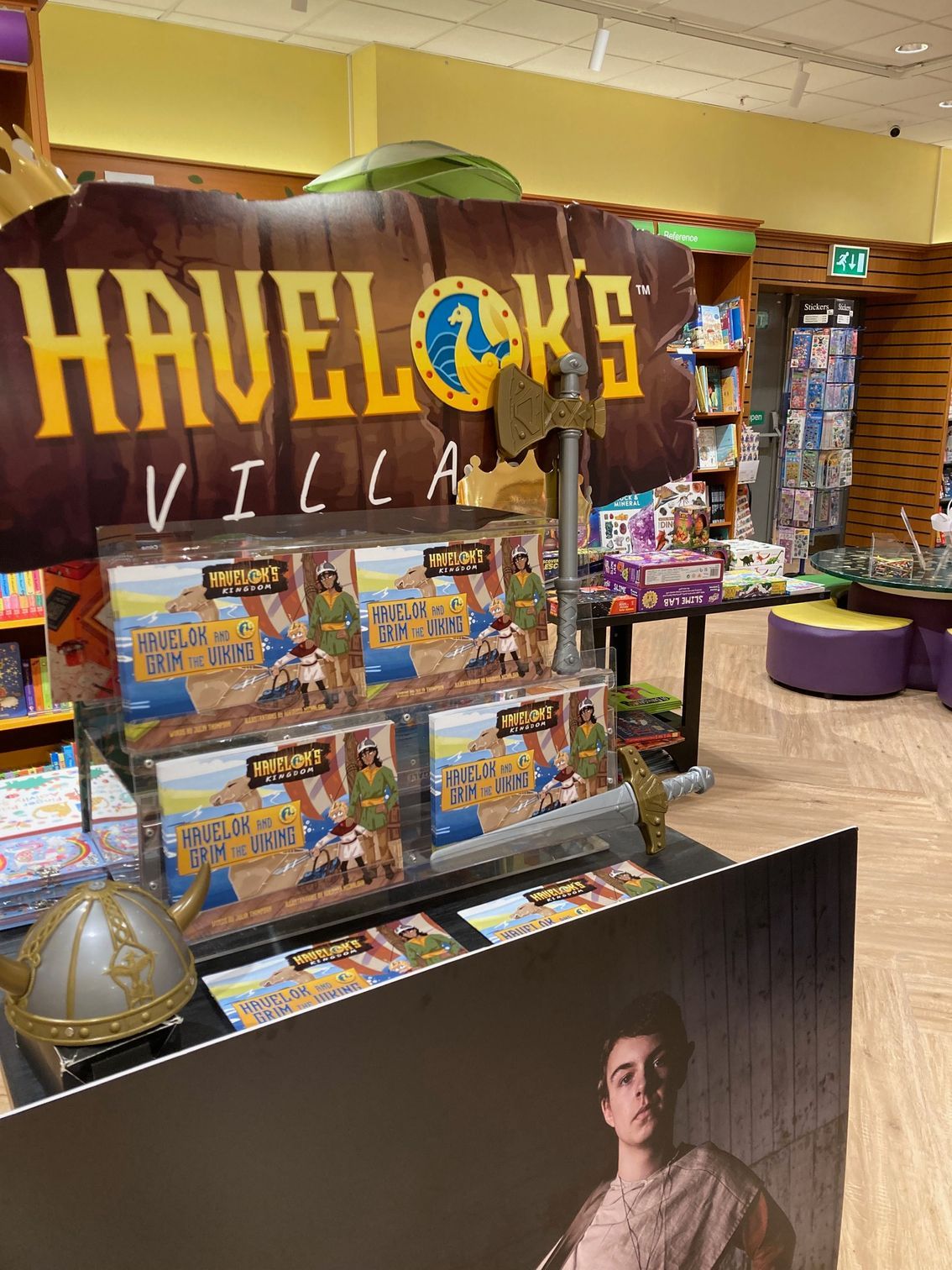 A store with a sign that says havelok 's villa on it.