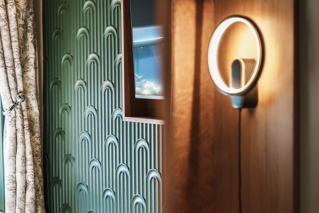 Book an Executive Suite at The Bonnie Hotel in Haymarket, Edinburgh; click here and book double executive rooms directly for the best hotel deals in Central Edinburgh.