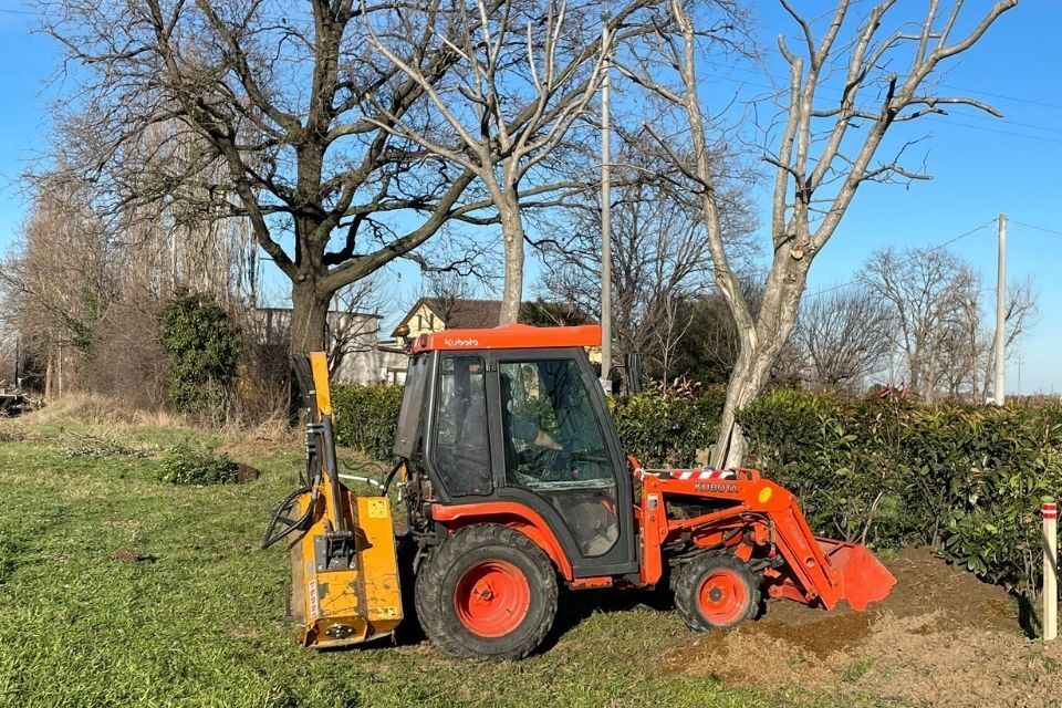 Mezzo per lavori di giardinaggio