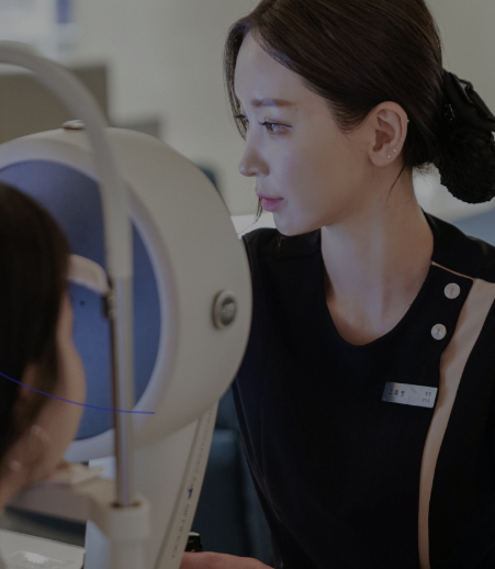 Eye examination for an international patient at Gangnam Smile Eye Clinic