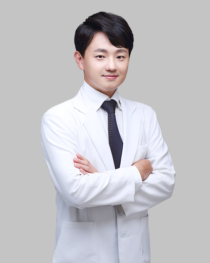 Dr. Yeom Dong Ju, MD, PhD — chief ophthalmologist at Gangnam Smile Eye Clinic, Seoul