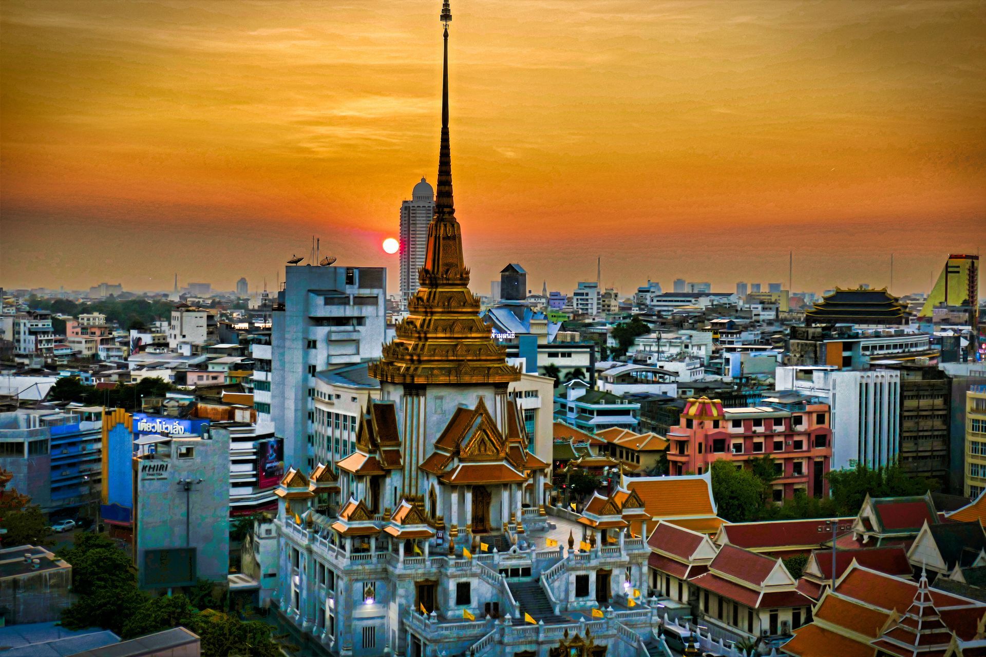 Wat Traimit Bangkok