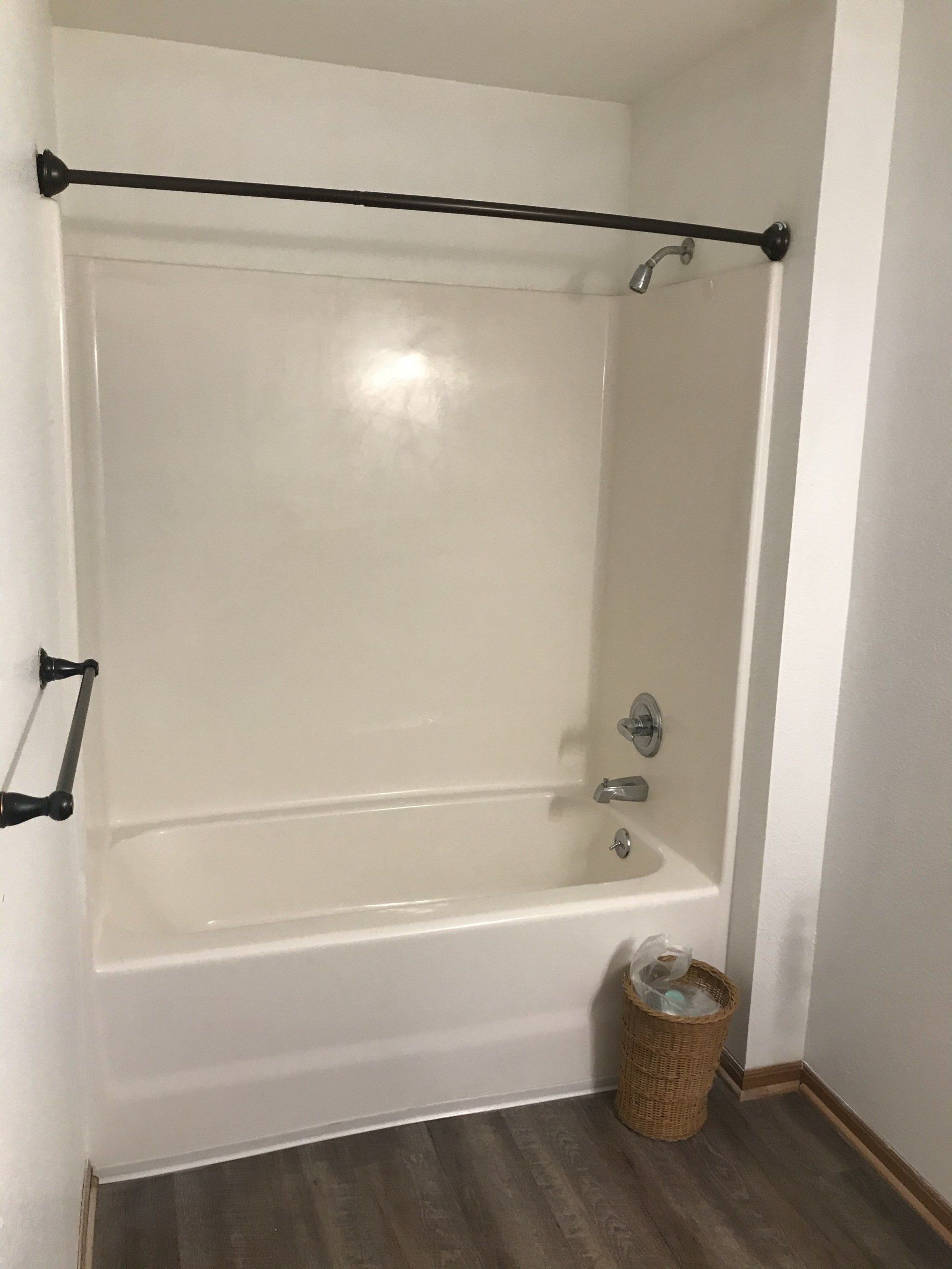 Monroe's Twining Terrace bathroom