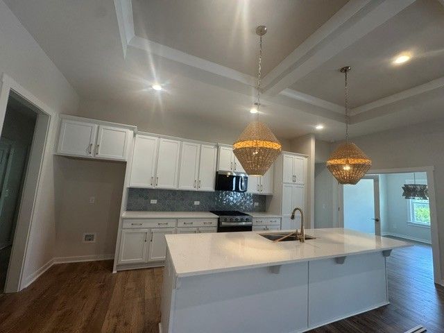 751 Hollybriar Loop SE