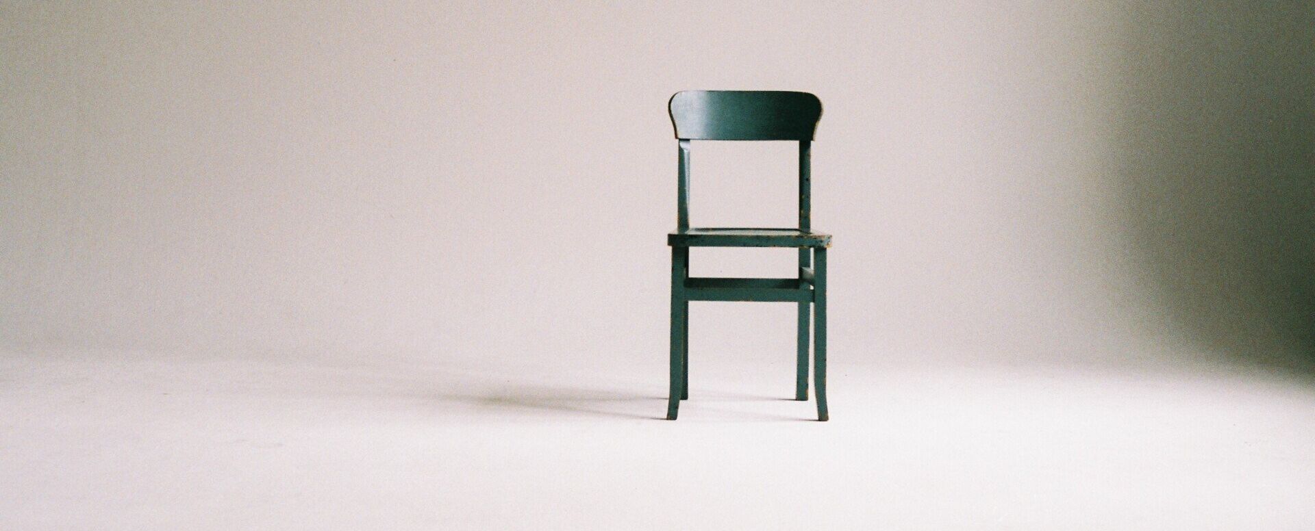a solitary chair to illustrate lack of participation - Empower HOA Web and Software Solutions