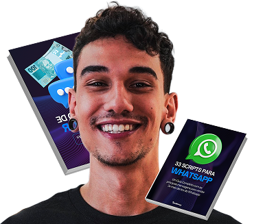 Homem sorrindo, segurando livros sobre marketing no WhatsApp. Os livros exibem dinheiro e logotipo.