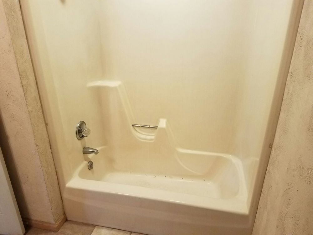 Wide bath tub