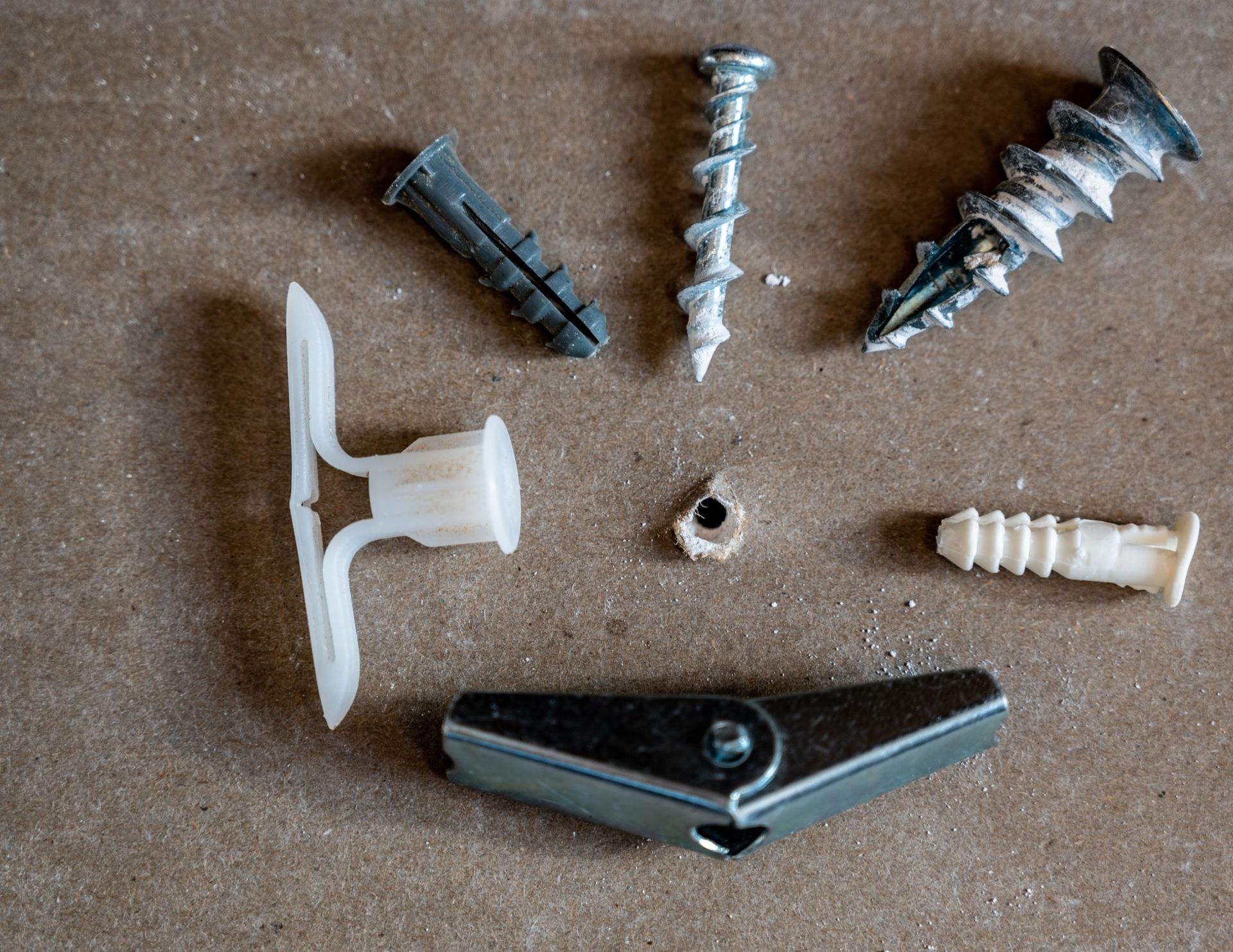 how to remove drywall anchor