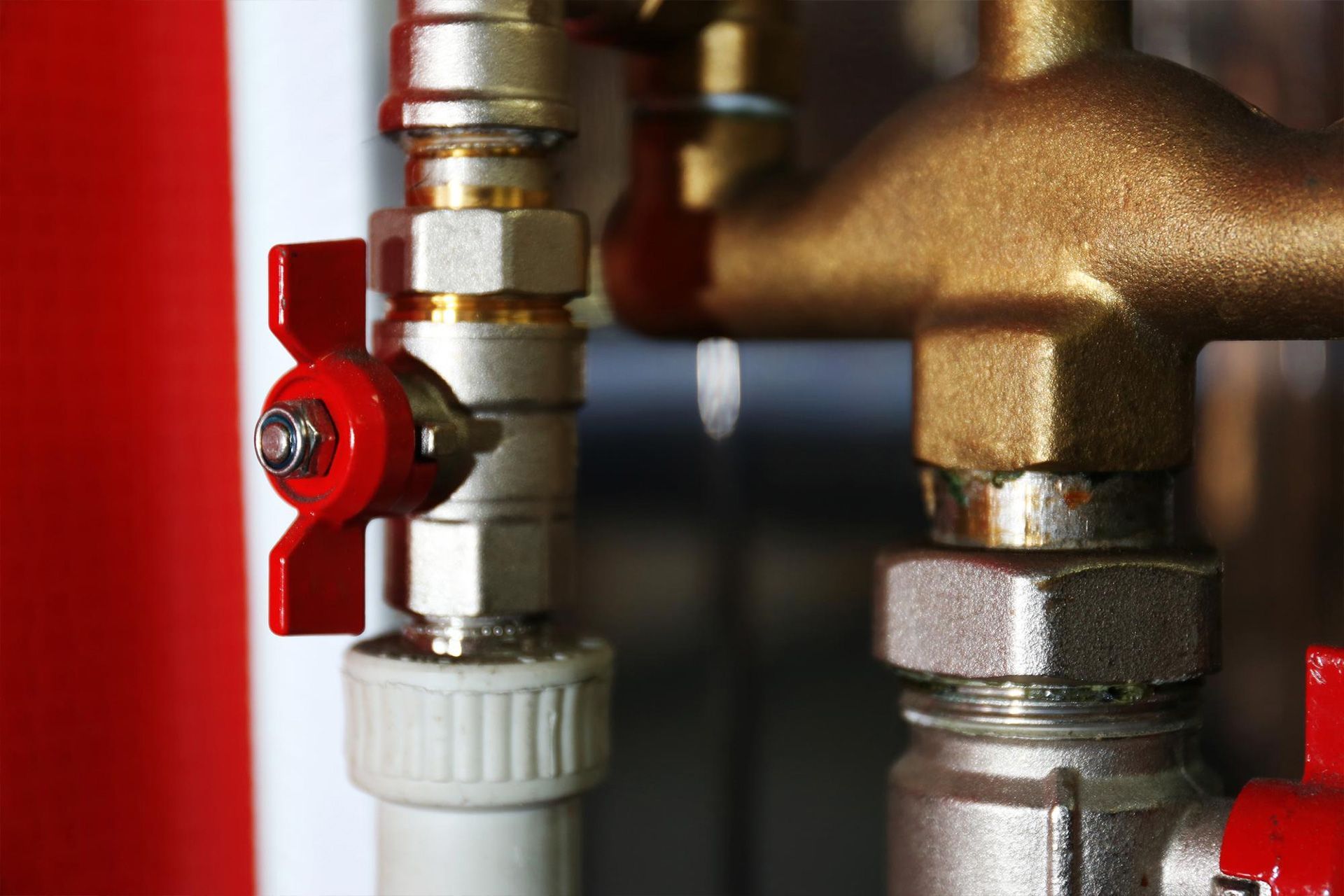 Slow Gas Leak Symptoms and How to Check for Leaks: A Guide
