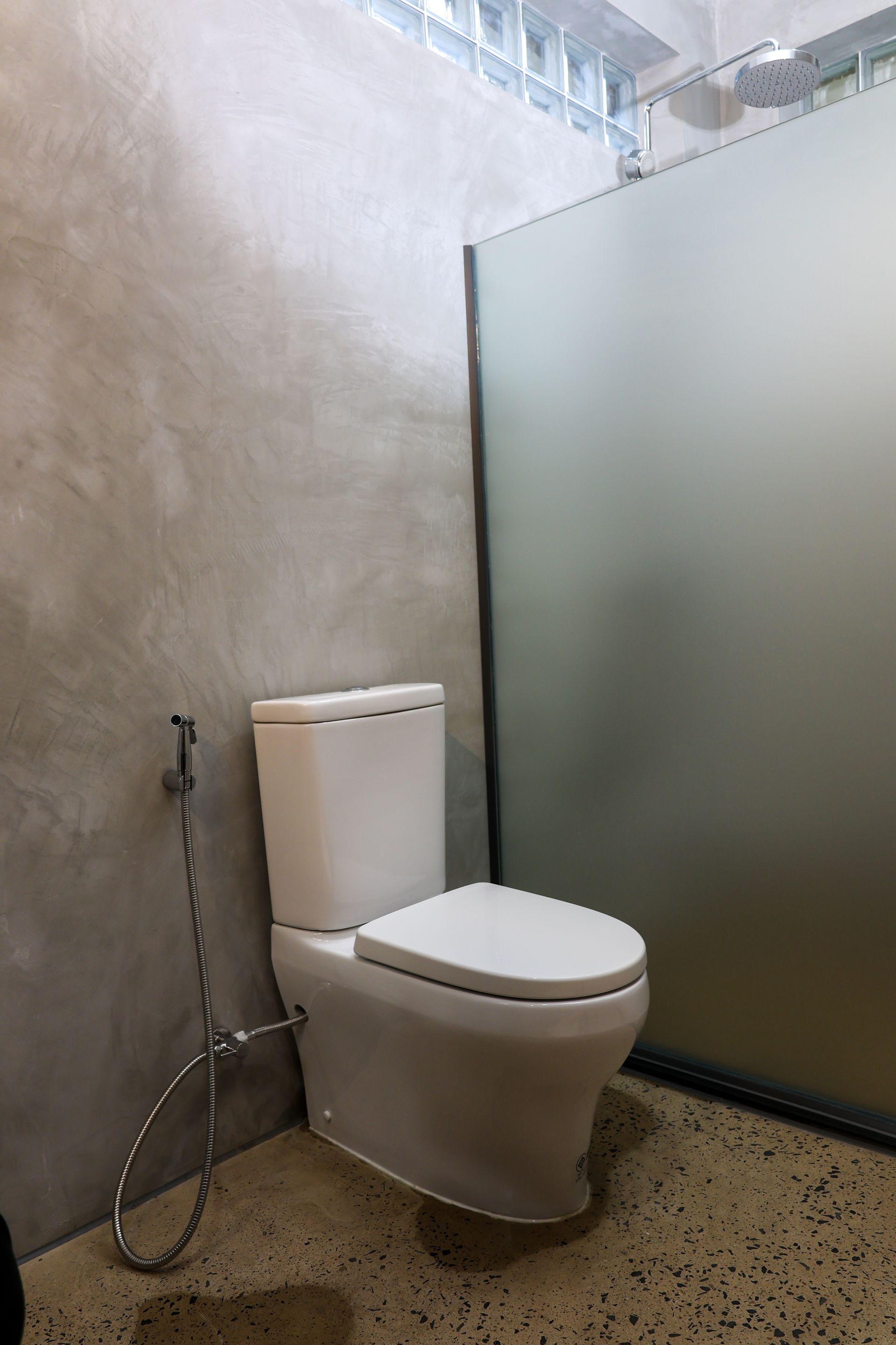 showers in kriel lodge room