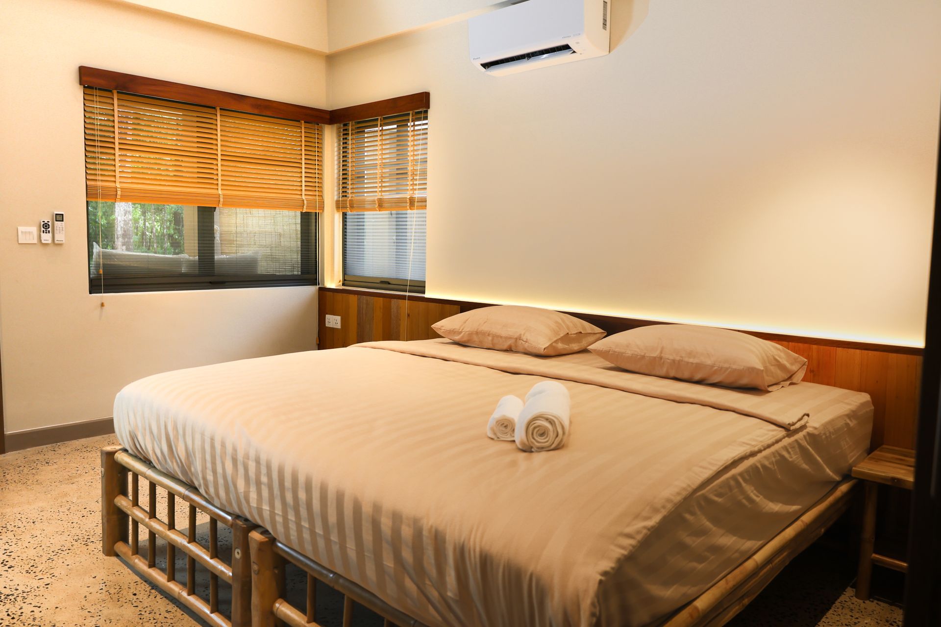 inside kriel lodge room