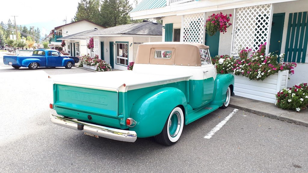 Hotels And Motel In Radium Hot Springs BC- Apple Tree INN