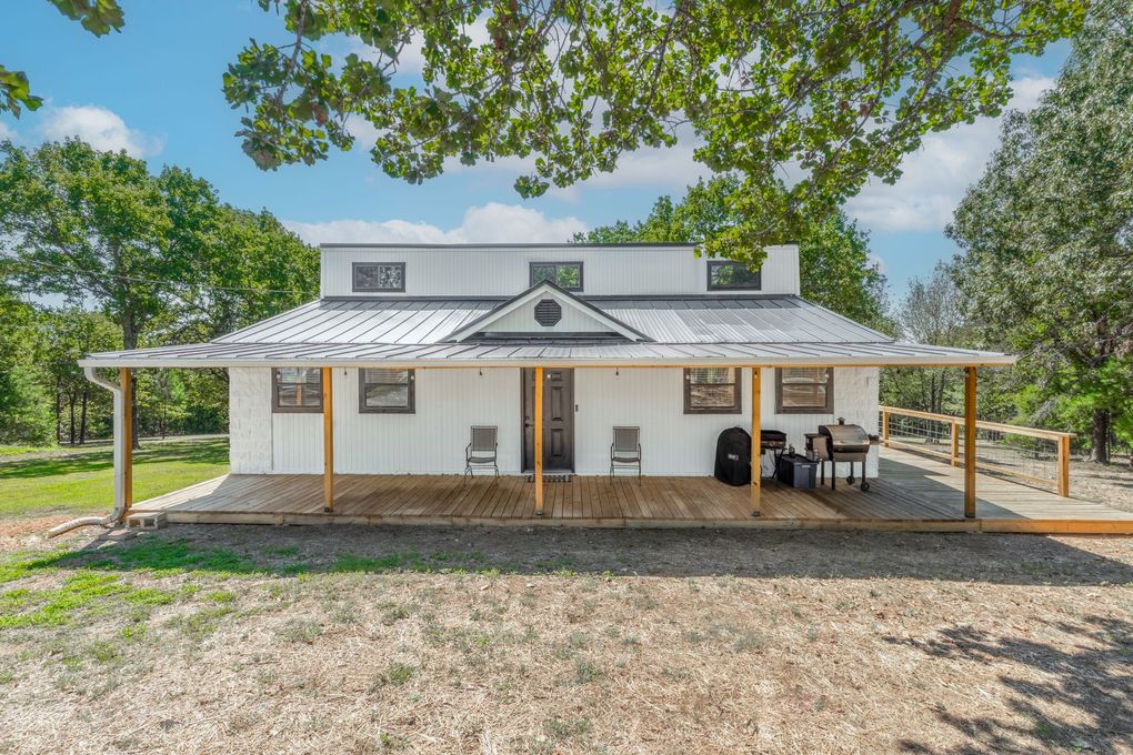 Featured luxury farmhouse property