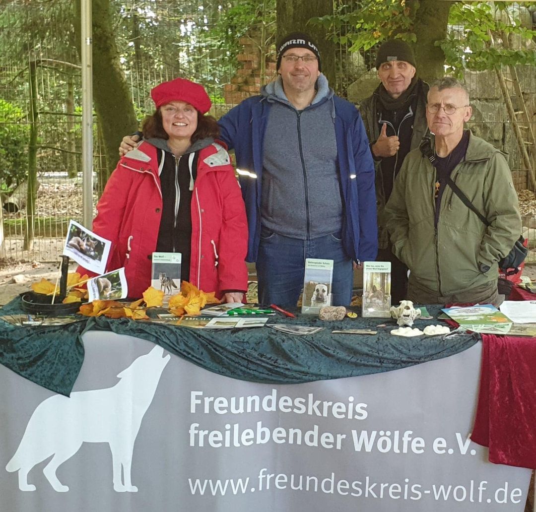 Bild Infostand beim Wolfstag im Wildpark Schwarze Berge