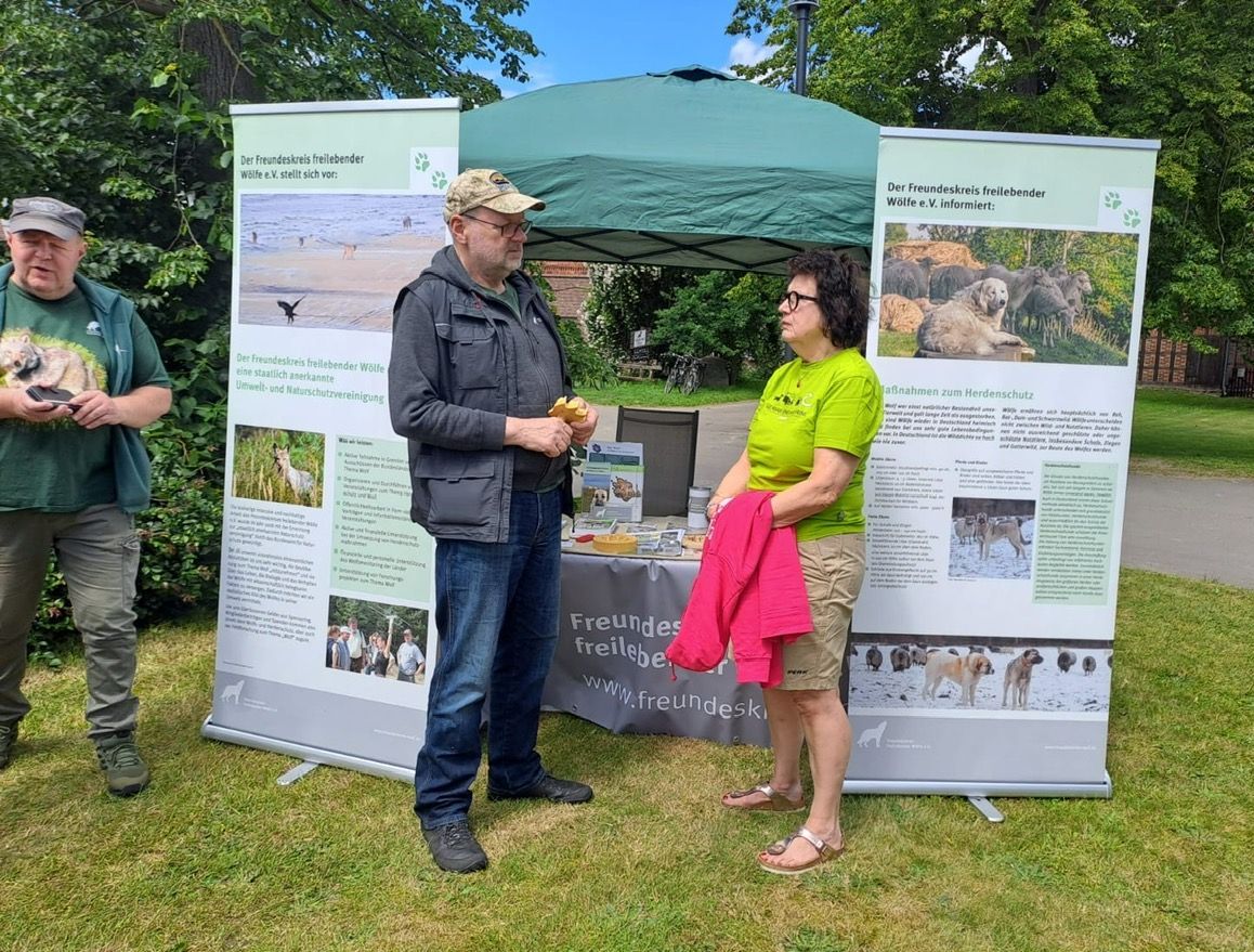 Bild 4 Infostand in Clenze