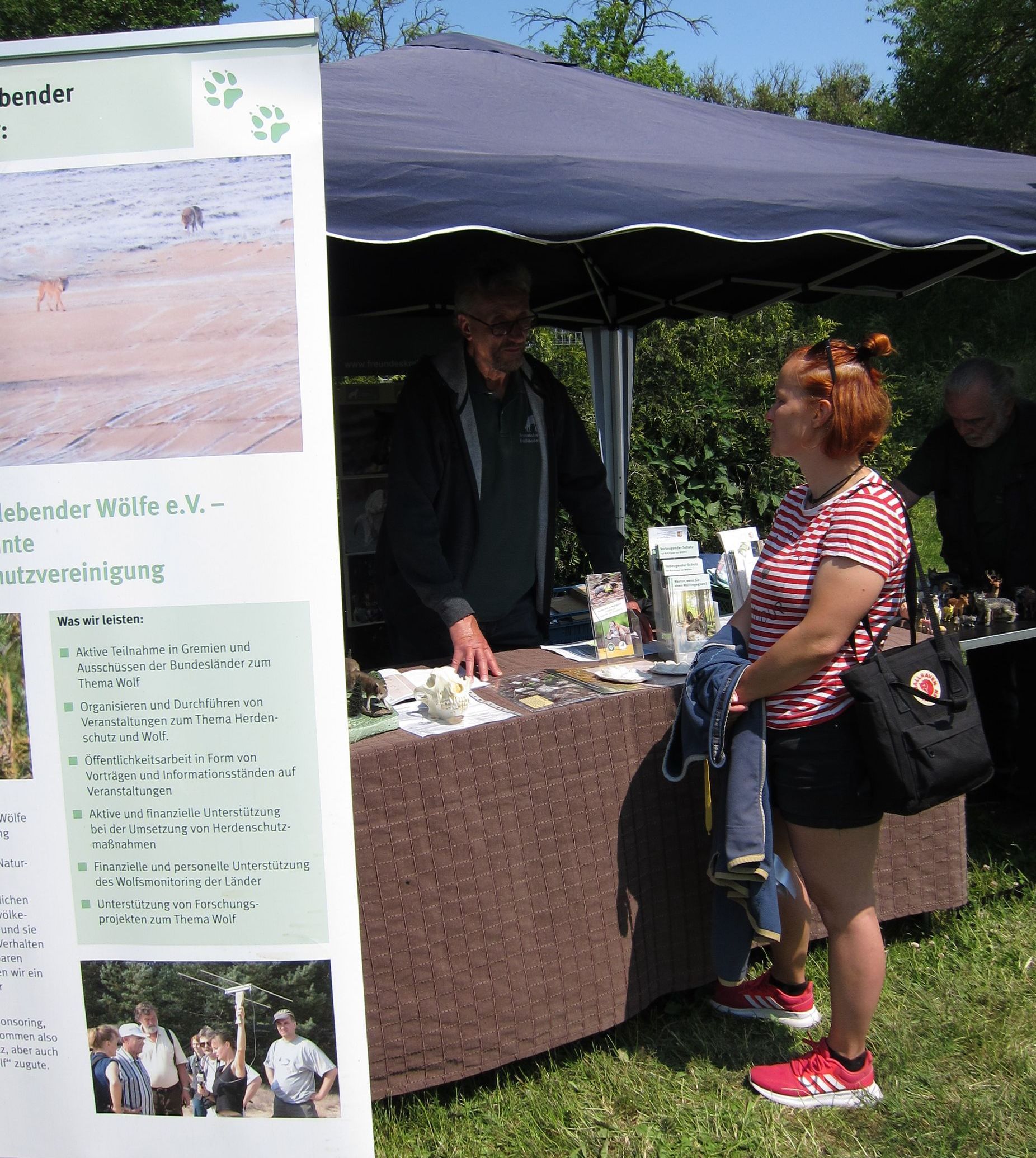Bild  1 Infostand Tierheim Dorf Mecklenburg