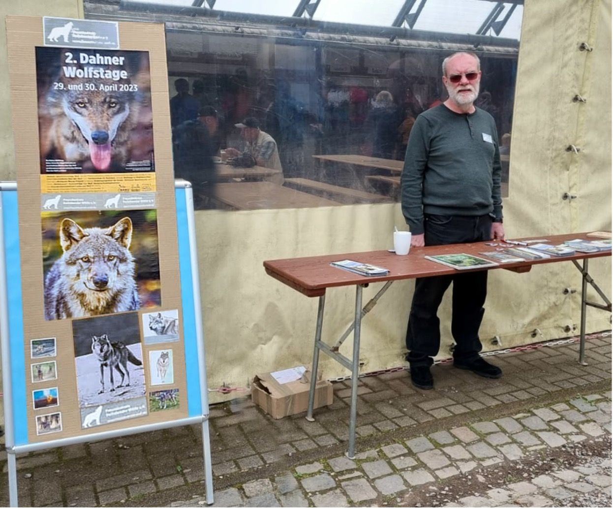 Bild Infostand bei den 2. Dahner Wolfstagen Bild Infostand bei den 2. Dahner Wolfstagen