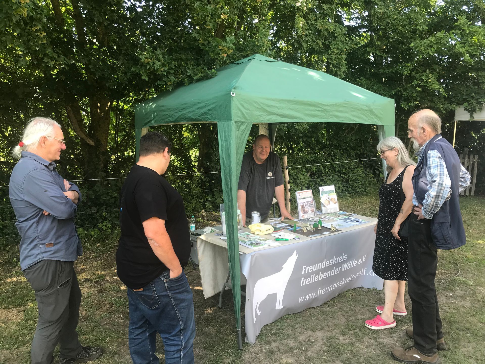 Bild Infostand beim Arche Tag in Dellien Bild Infostand beim Arche Tag in Dellien