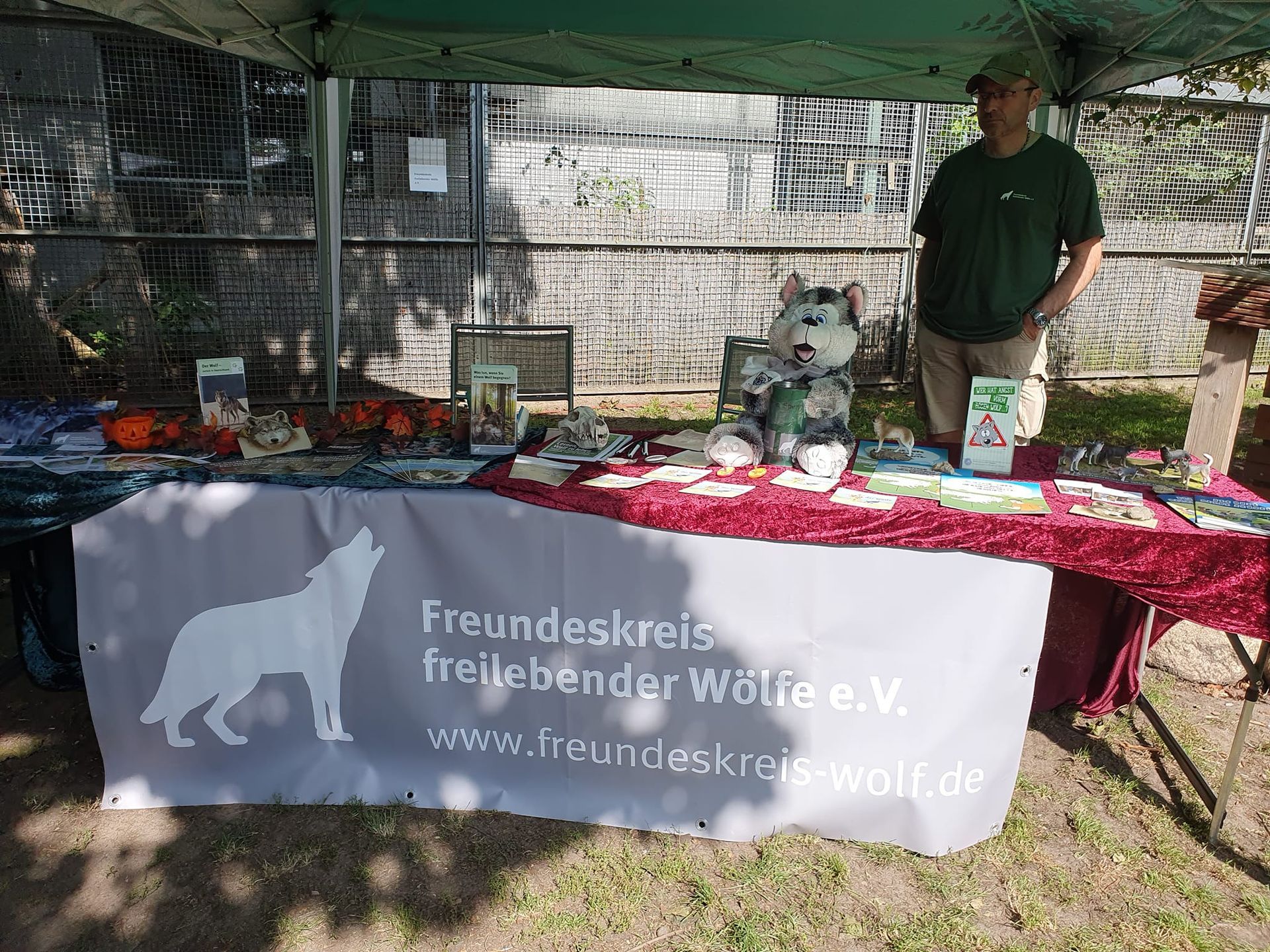 Bild  1 Infostand Franziskustierheim Hamburg