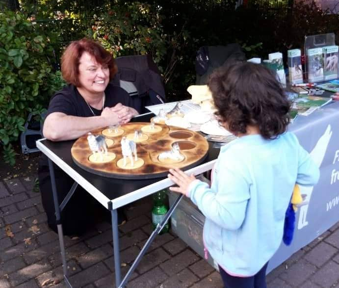 Bild 3 Infostand Franziskus Tierheim