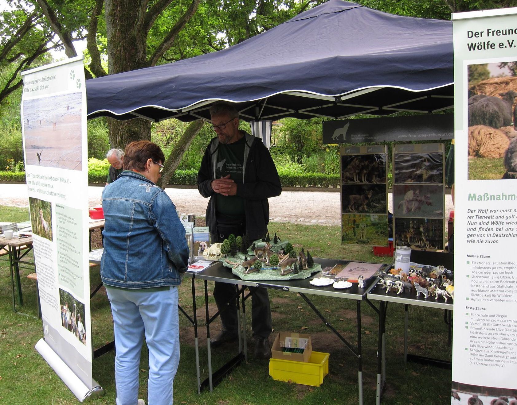 Bild  1 Infostand Zoo Rostock