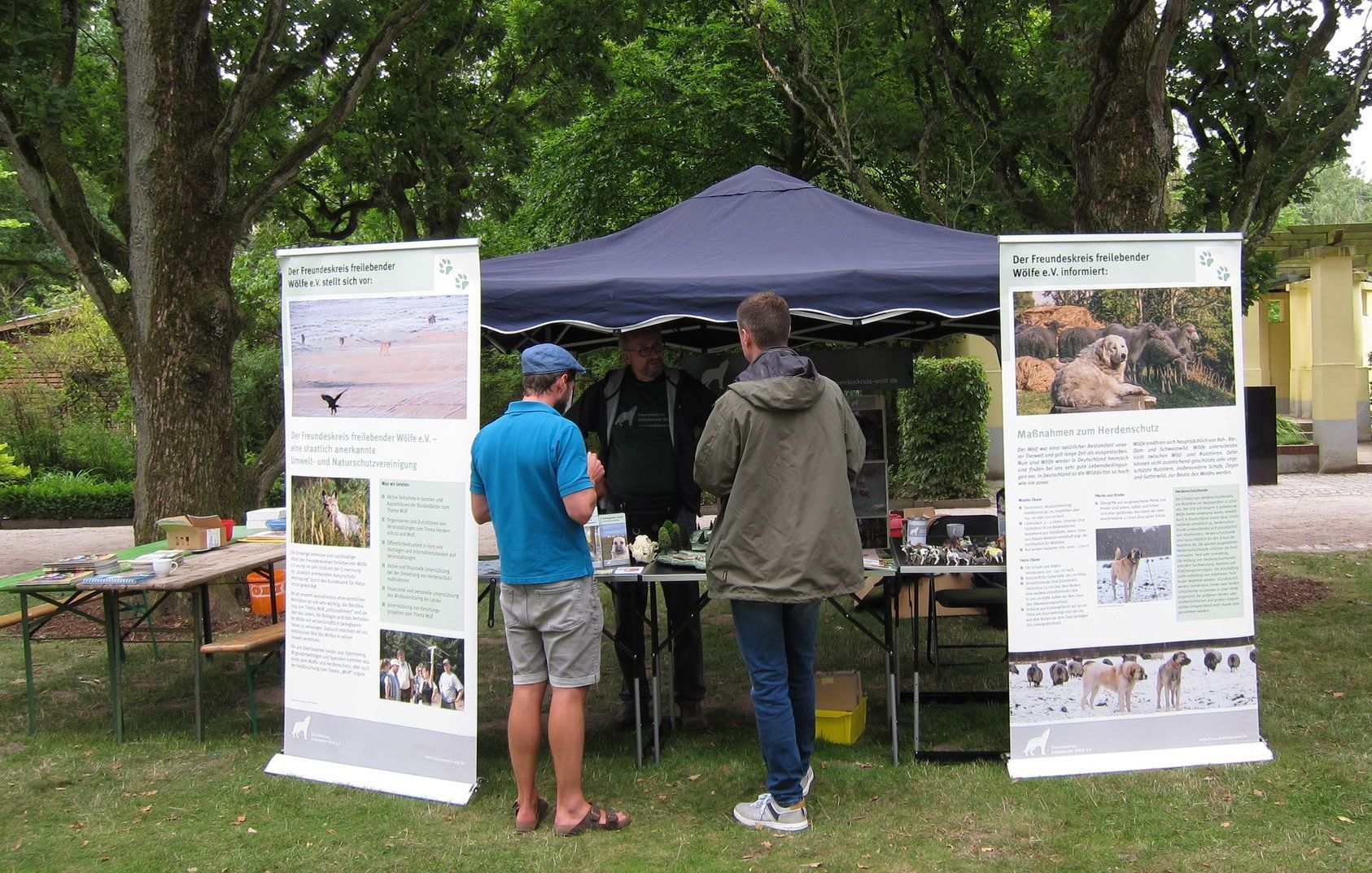 Bild  3 Infostand Zoo Rostock