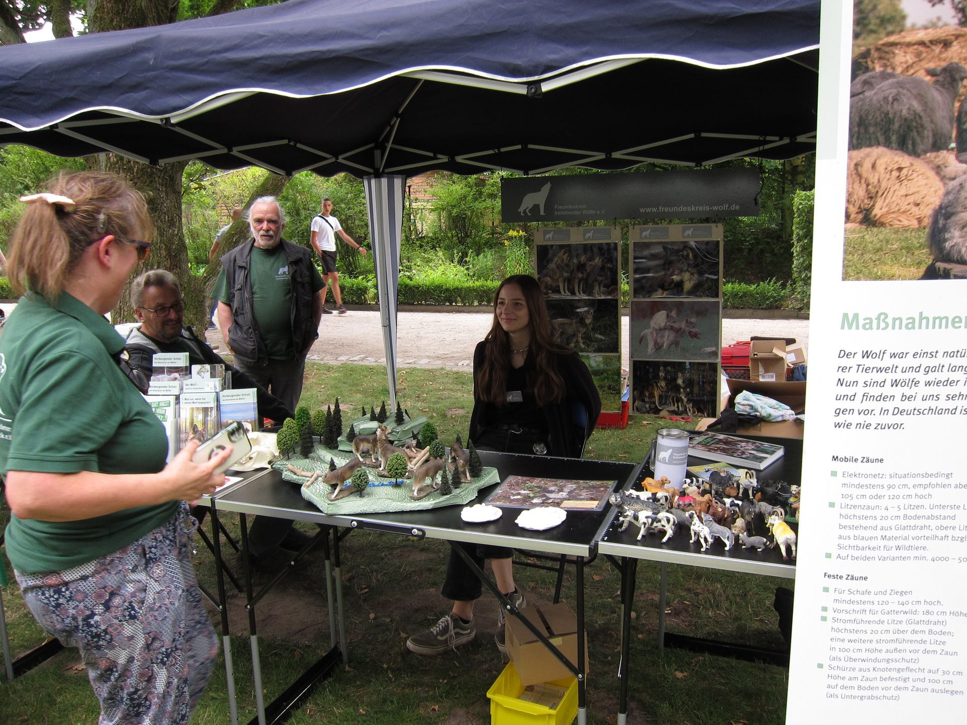 Bild  4 Infostand Zoo Rostock