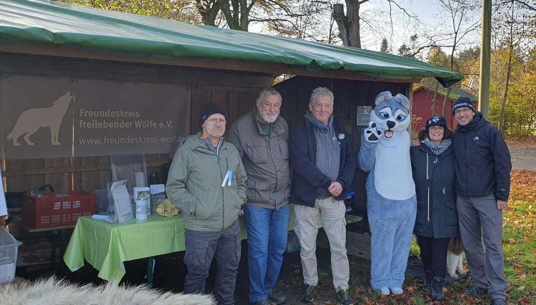 Bild Infostand beim Zughunde-Wagenrennen