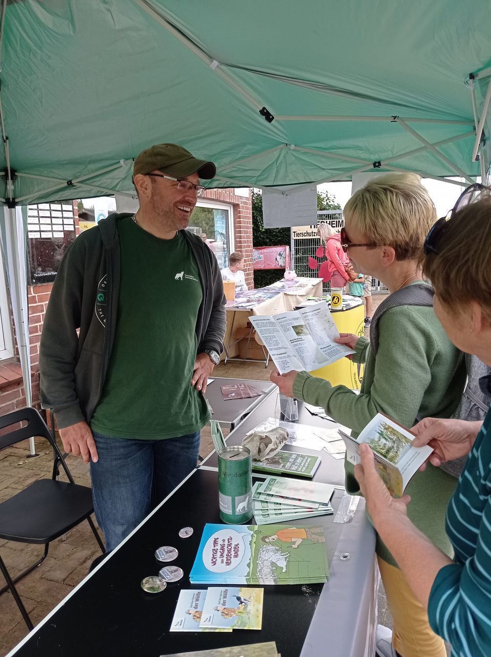 Bild  2 Infostand Tierheim Itzehoe