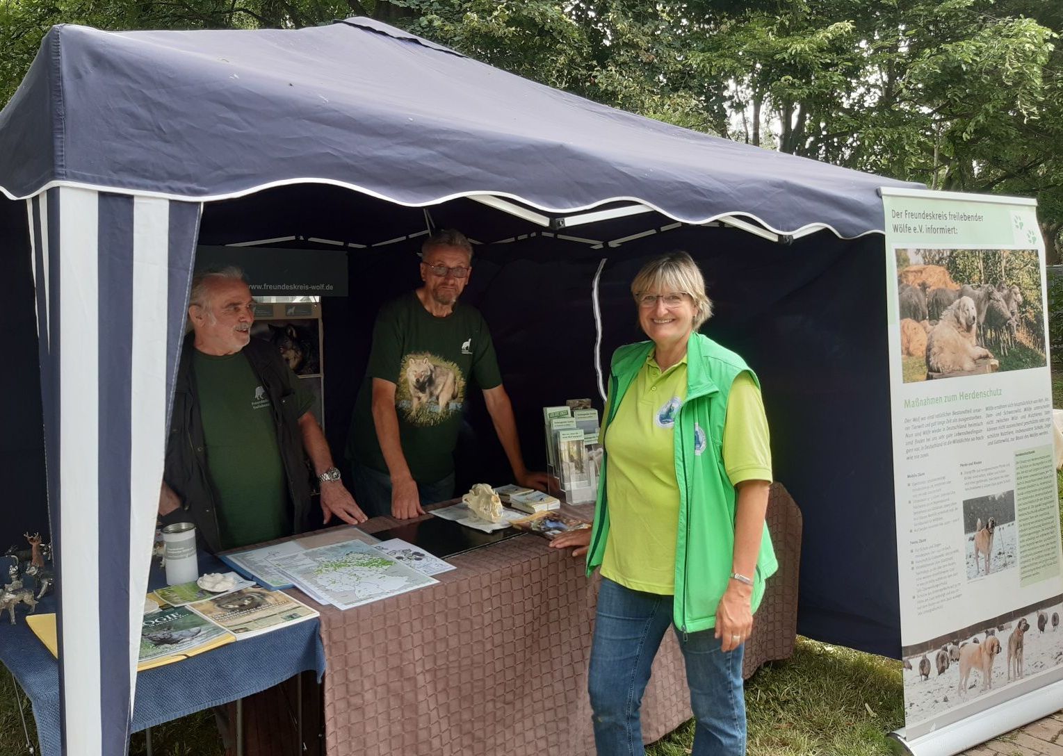 Bild 2 Infostand Rostock-Schlage