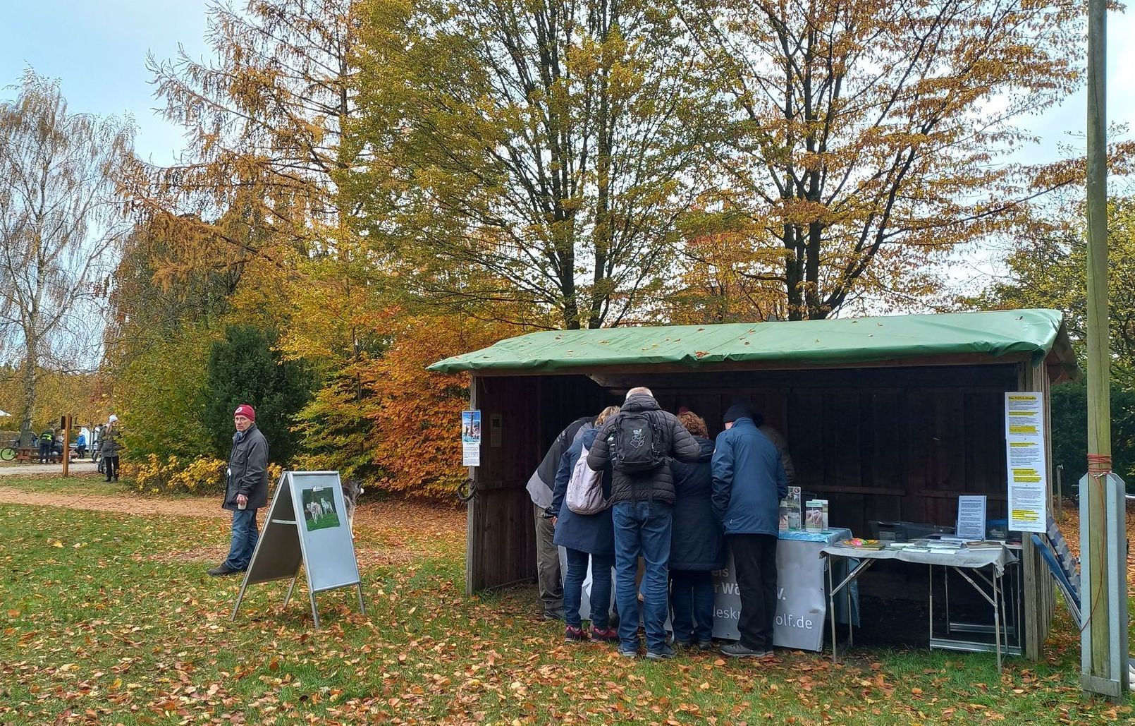 Bild  2 Infostand Trappenkamp