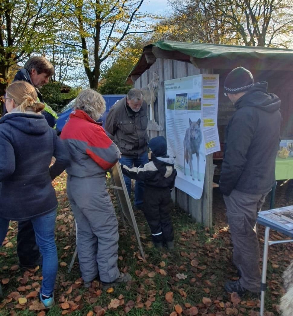 Bild 3 Infostand beim Zughunde-Wagenrennen