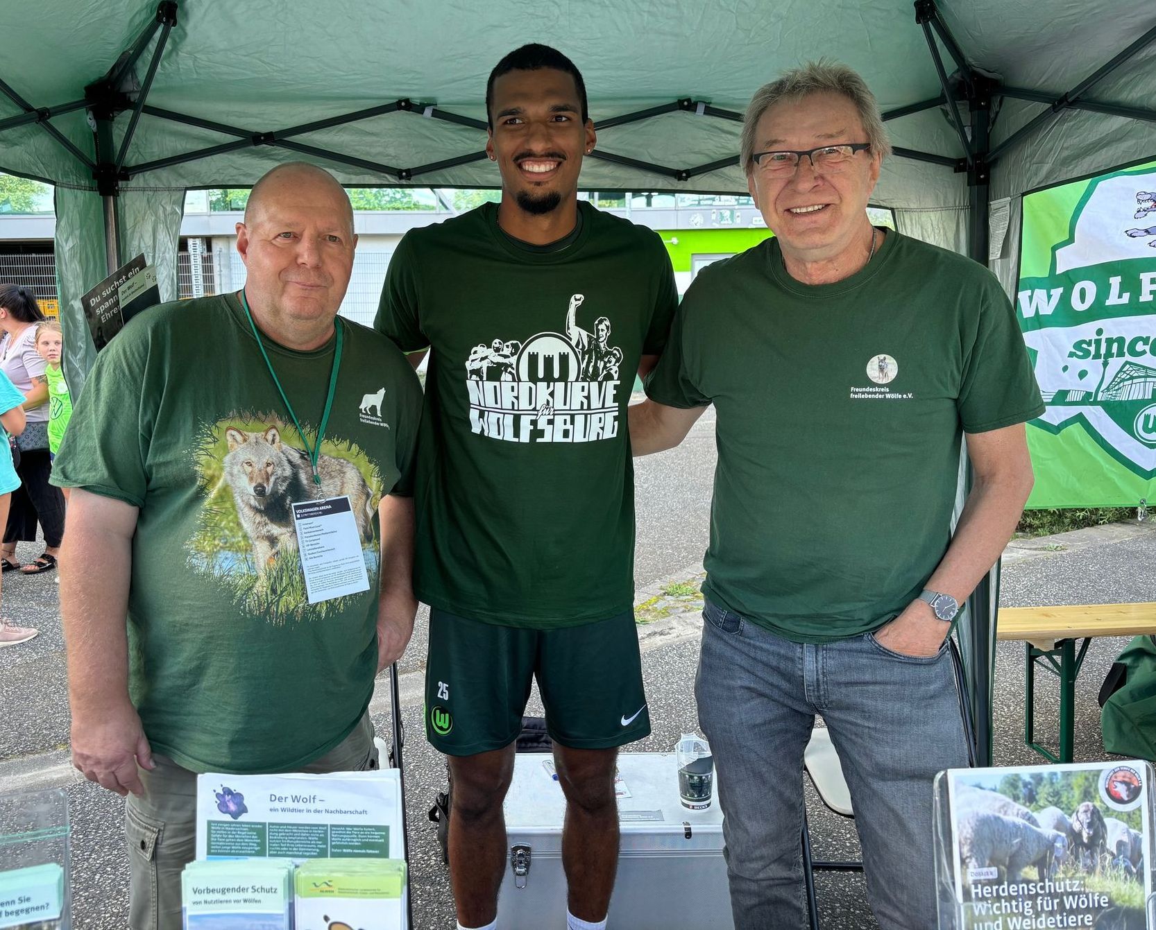 Bild 3 Infostand beim VFL Wolsburg
