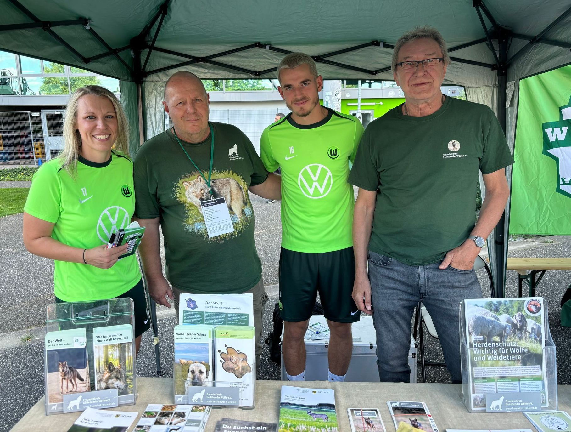 Bild 4 Infostand beim VFL Wolsburg