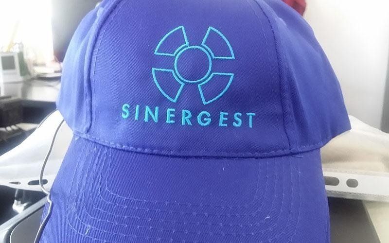 Ricamo su cappello