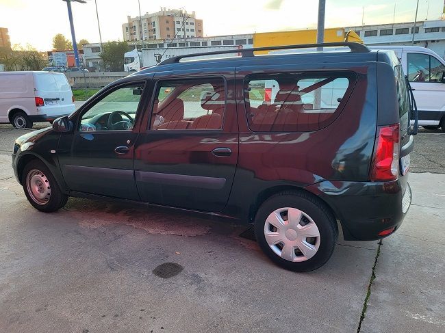 DACIA  LOGAN  (7SEATS7)