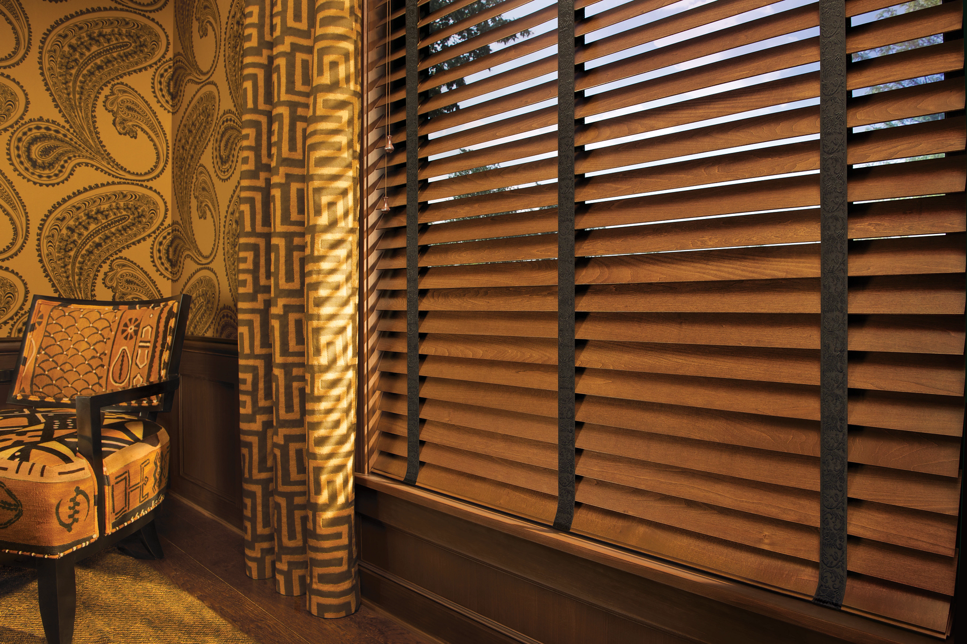 Hunter Douglas Parkland® Wood Blinds near Richardson, TX