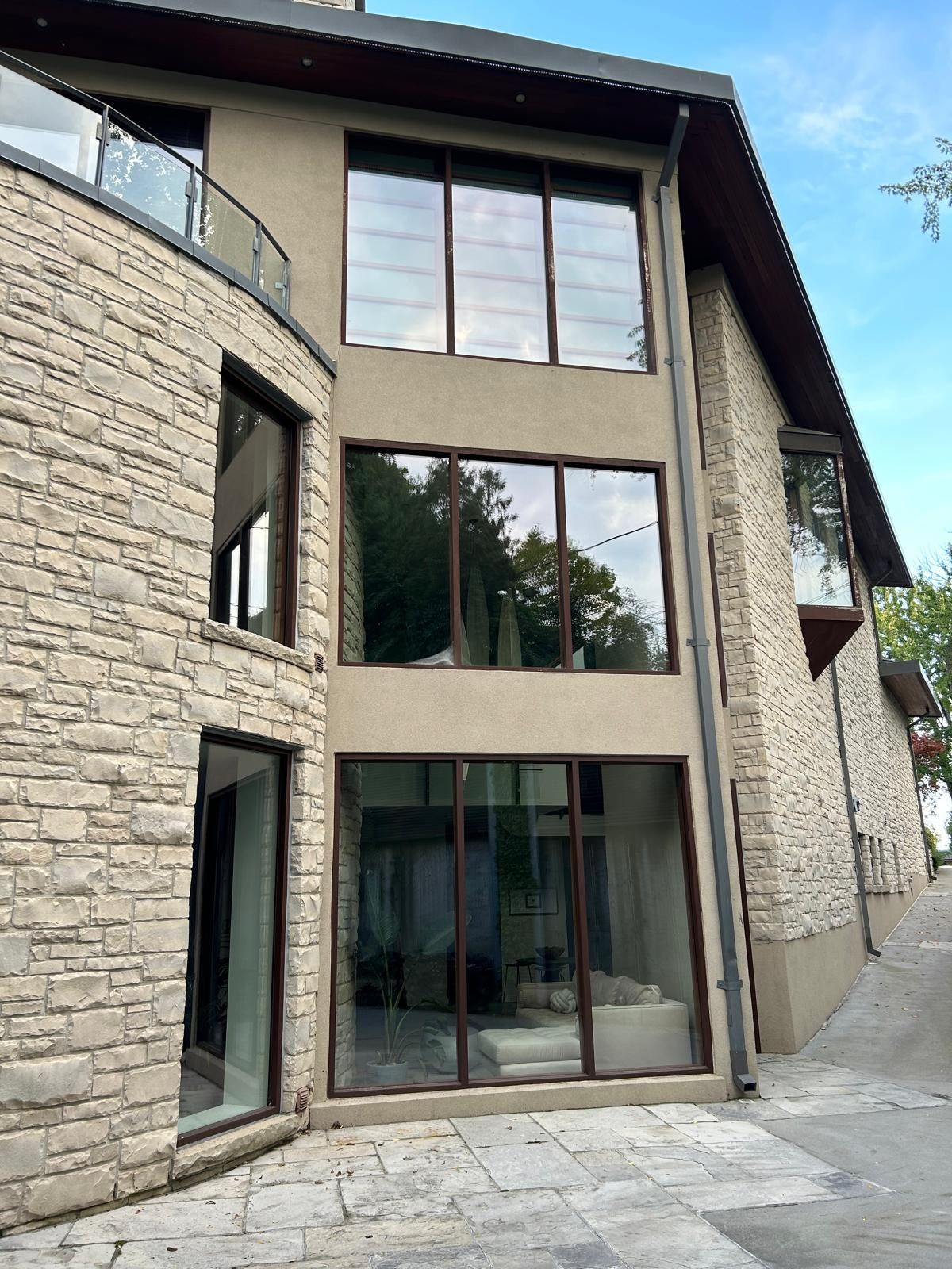 A large brick building with a lot of windows